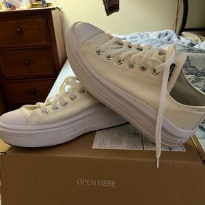 NWT Chuck Taylor platform canvas